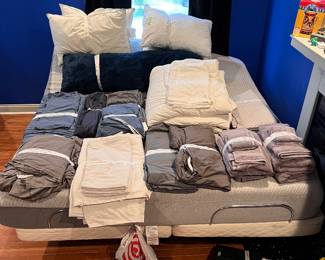 Various bedding in great shape