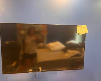 50inch insignia Flatscreen with wall mount