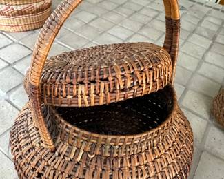 Large Handwoven Lidded Basket Beautifully handcrafted woven basket with fitted lid and sturdy handle. Perfect for storage, sewing supplies, blankets, magazines, or decorative display.