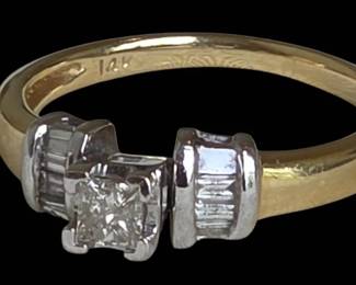 Ladies 14K Gold Princess  Baguette Diamond Ring