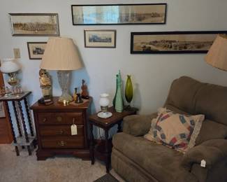 Many historical pictures and vintage furnishings