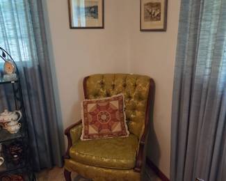 More nice vintage furnishings and many historical pictures