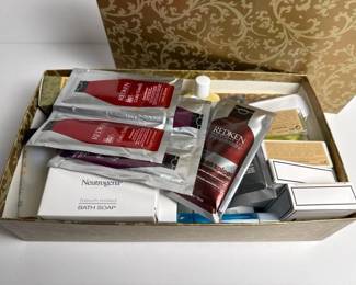 214 assortedsamplepersonalcareproductlo