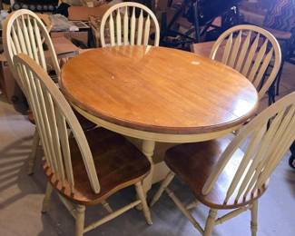 379 farmhousestylerounddiningtablewith