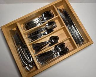 393 stainlesssteelflatwaresetwithwooden