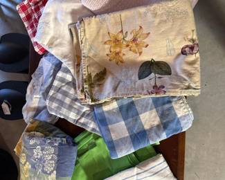 104 assortedkitchenlinens