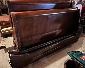 106 queensizewoodensleighbedframe