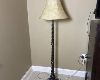 263 blackspiralmetalfloorlampwithfaux