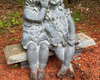 024 resingardenstatueoftwochildrenonb