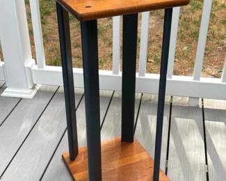 414 woodenspeakerorplantstand