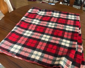 272 faribaultwoolenmillredplaidthrowbl