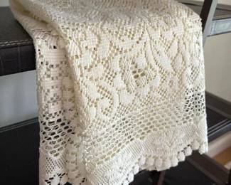336 elegant36x36whiteflorallacetablet