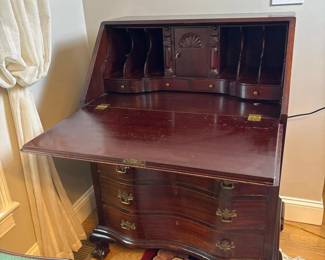 276 vintagechippendalestylewoodensecreta