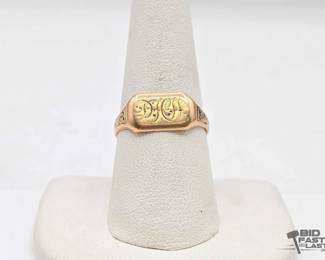 812  10kt Gold Ring 3.3g
