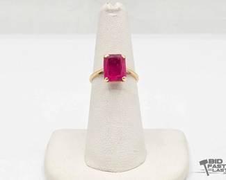 718 14kt Gold Ring with Ruby 2.9g