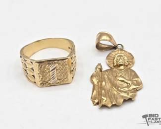 798 10kt Gold Ring and Necklace Charm 6.9g