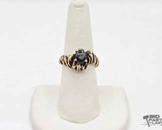 804  10kt Gold Ring with Sapphire 4.9g
