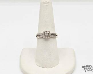 716 14kt White Gold Ring with Diamonds 4.2g