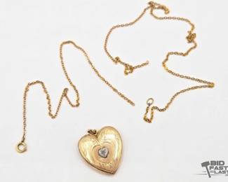 800  10kt Gold Locket with Diamond 3.8g