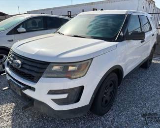 330 2016 Ford Explorer