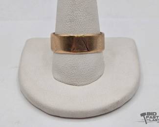 810  10kt Gold Ring 4.0g