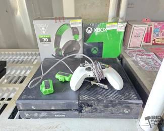 2856  Xbox One With Headphones and Collectors Box