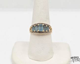 717 14kt Gold Ring with Diamonds and Topaz 3.6g