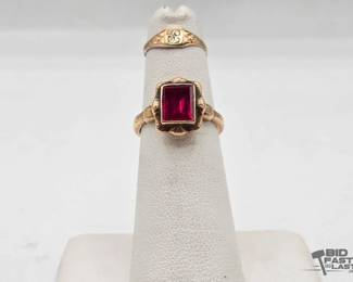 814  10kt Gold Rings with SemiPrecious Stone 2.5g