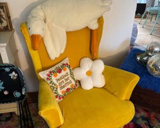 Adorable chair and throw pillows