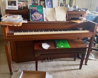 Everett Spinet Piano