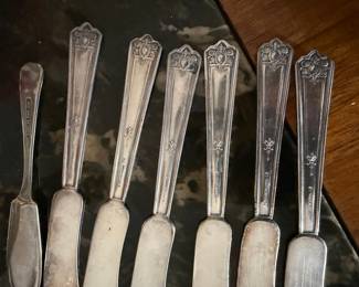 Rogers & Bro. IS "Lovelace" Pattern Butter Knives