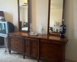 Thomasville "Regent House" Triple Dresser with Mirror