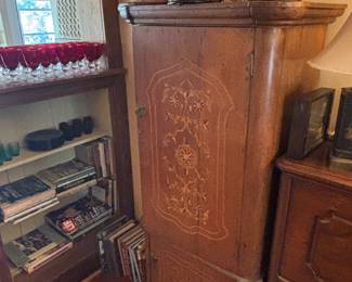Closet cabinet