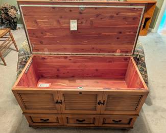 Lane Sweetheart Cedar chest AS IS : $150 