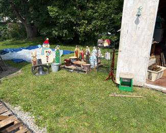 Yard statues 
