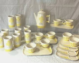 Vintage Yellow Daisy Beverage Set