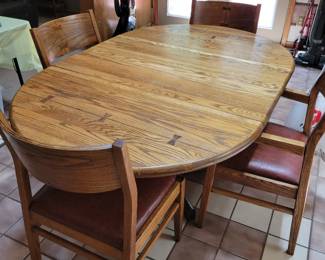 Beautiful Table and Chairs 