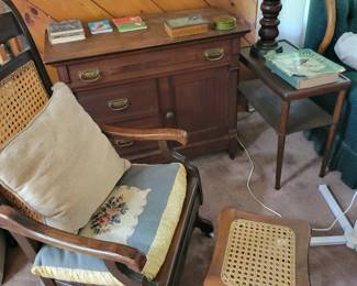 Antique rocking chair 