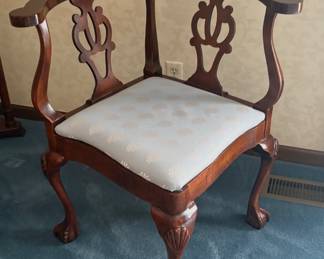 Queen Anne style corner chair 