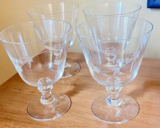 Etched leaft pattern coupe glasses -Vintage 