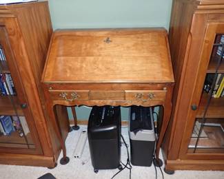DROP FRONT DESK