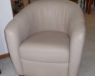 BARREL CHAIR