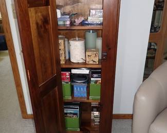 1 DOOR PINE PIE SAFE