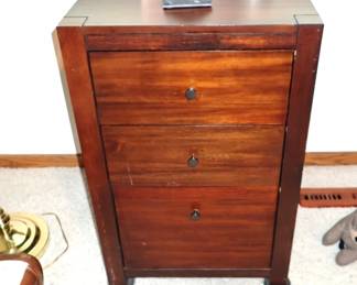 3 DRAWER CHEST