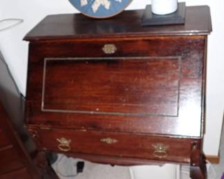 DROP FRONT DESK