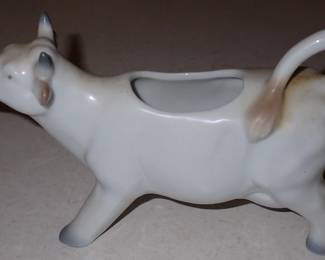 COW PITCHER