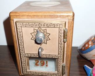 VINTAGE MAIL BOX