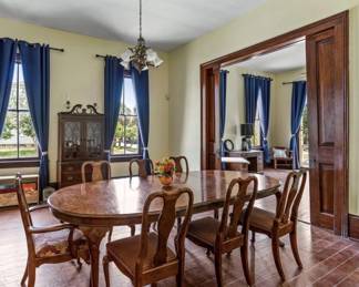 dinin room table