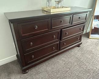 Lot #41 Dark Cherry Wood 7-Drawer Dresser Traditional Style Bun Feet Bedroom Furniture