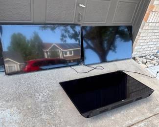 Lot #21 Lot of 3 50” Smart TVs TCL Roku TV Onn Flat Screen Untested AS-IS Bundle No Remote